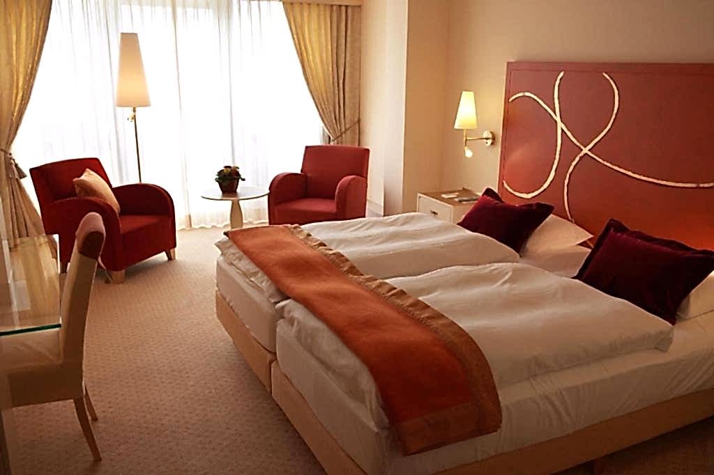 Twin Room with Bath